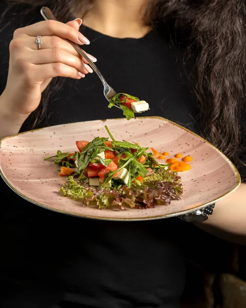 Griechischer Salat mit Rucola — Stockfoto