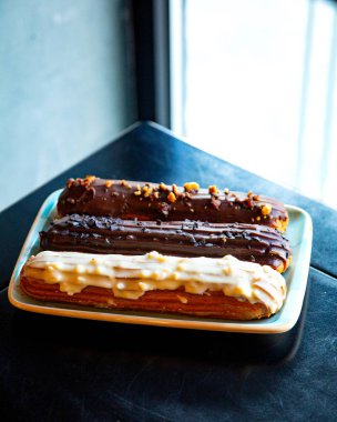 Bal ve peynirli pasta.