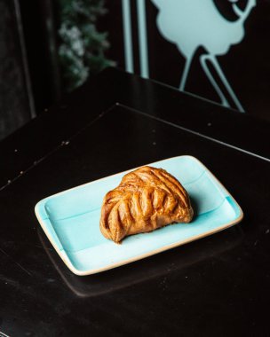 Tabakta servis edilen fırın