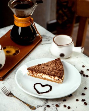 Çikolata parçacıklı tatlı.