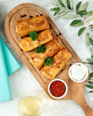 Ketçap ve soslu gözleme.