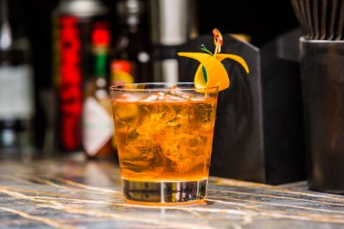 Portakal aromalı portakal kokteyli.