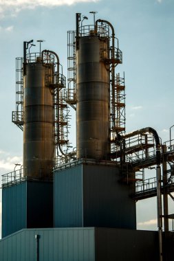 oil and gas processing facilities and pipes _