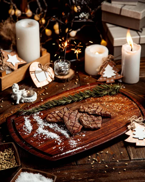 Roasted meat pieces with salt — Stock Photo, Image