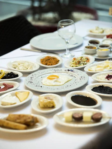 Традиционный завтрак azerbaijani — стоковое фото