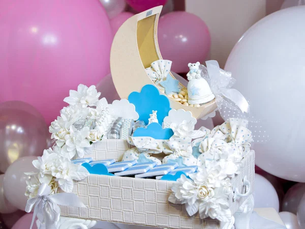 Caja de chocolate para celebraciones de bebé recién nacido niño — Foto de Stock