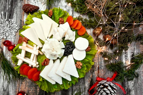 Cheese plate with various types of cheese — Stock Photo, Image