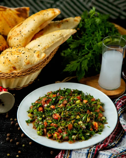 Masada tabakta sebze salatası — Stok fotoğraf