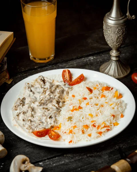 Creamy mushroom sautee served with rice with red and yellow bell peppers — Stock Photo, Image