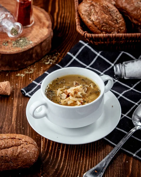 Traditionelle Erishte Suppe Auf Dem Tisch — Stockfoto