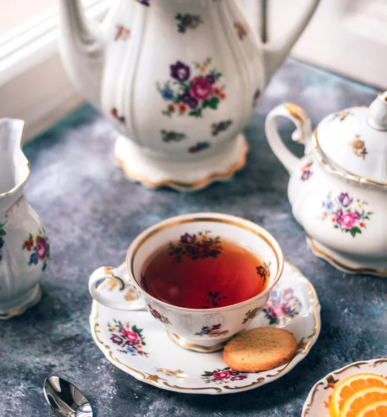 Чашку чая с печеньем — стоковое фото