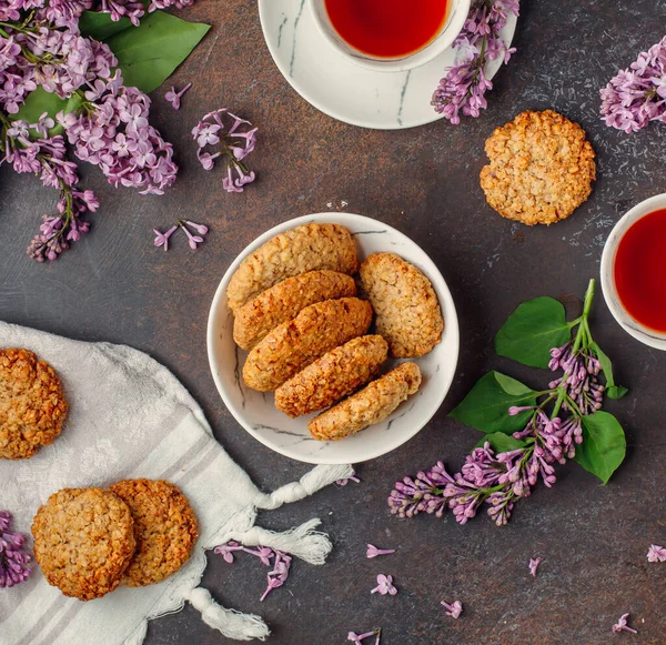 Galletas de avena sobre la mesa — Foto de Stock