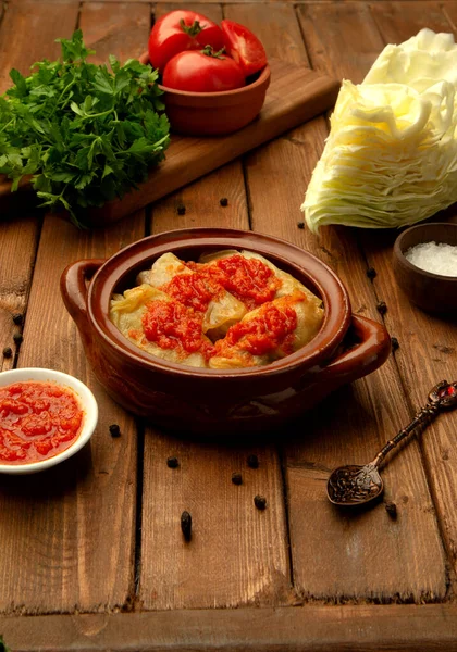 Boiled cabbage with tomato sauce — Stock Photo, Image