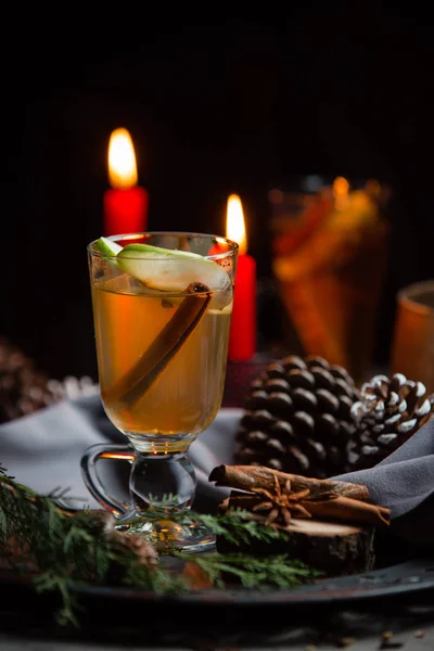 Winter drink with cinnamon stick and apple slice in christmas table — Stock Photo, Image