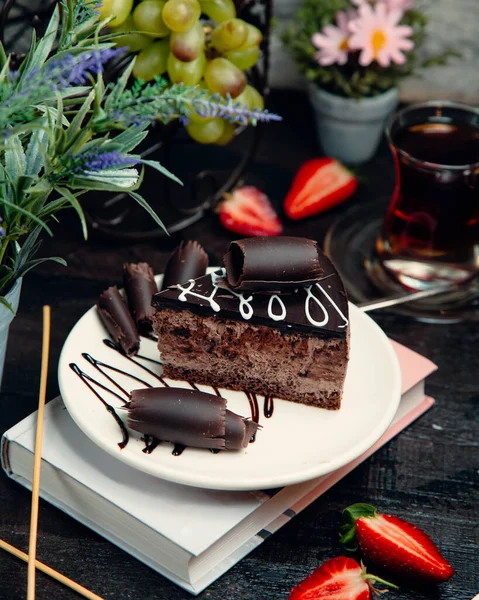 Vogelmilchkuchen im Teller — Stockfoto