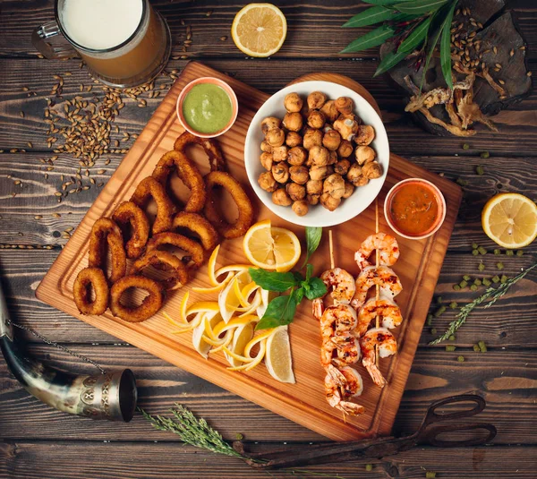 Dushbara frita, aros de cebolla con gambas — Foto de Stock