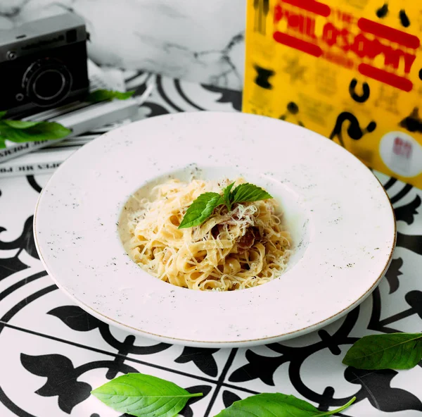 Pasta con carne y queso — Foto de Stock