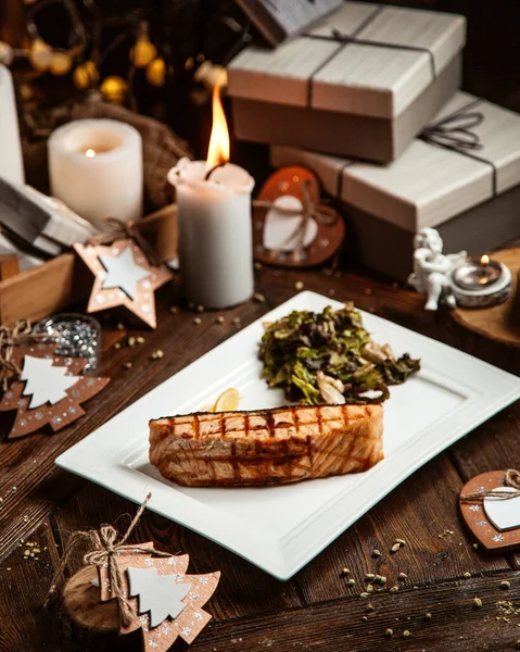 Gebratenes Fischfilet mit Kräutern — Stockfoto