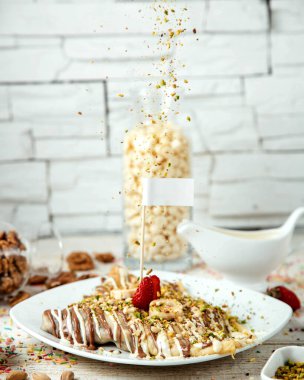 Masada servis edilen krepler.