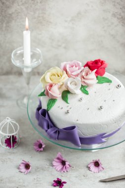 cake decorated with cream roses _