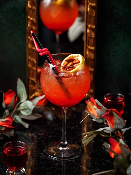 Cocktail Rouge Avec Tranche Fruits — Photo