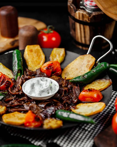 Agneau Saj Kebab Cuit Avec Poivre Pomme Terre Tomate Aubergine — Photo