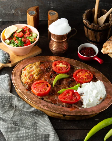 Platter Iskender Kebab Served Aubergine Salad Yoghurt — Stok fotoğraf