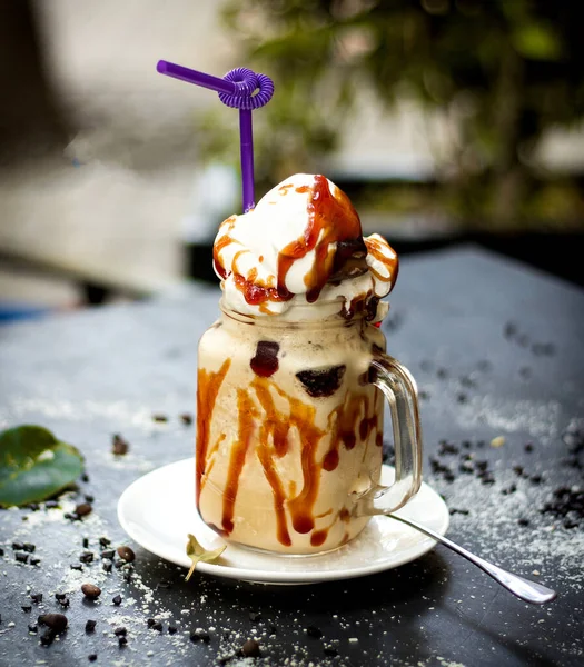아이스크림 캐러멜 쉐이크 — 스톡 사진