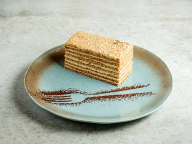 Çok katmanlı kremalı tatlı