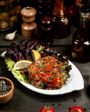 Limon dilimli ve otlu patlıcan havyarı.