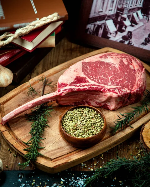 Rib Eye Steak Dřevěné Desce — Stock fotografie