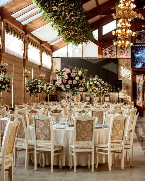 Restaurant Ballsaal Mit Blumen Verziert — Stockfoto