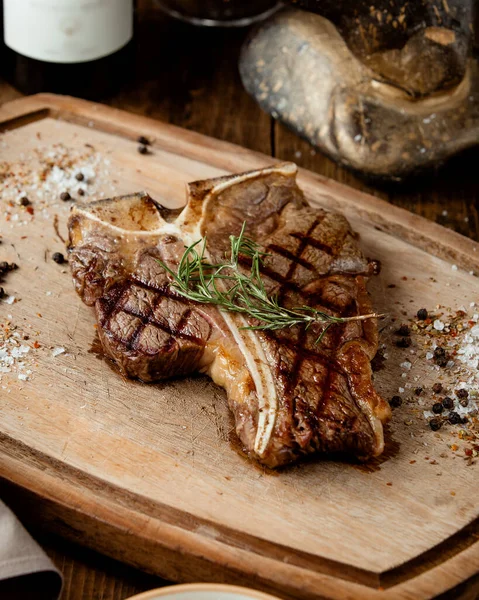 Grilled Bone Stake Garnished Herbs Salt — ストック写真