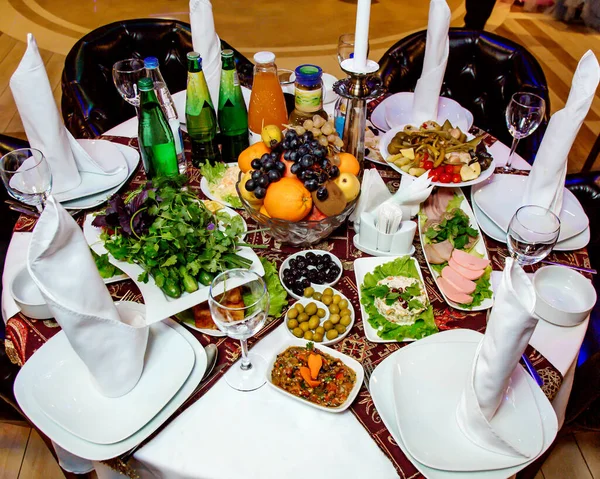Verschiedene Speisen Auf Dem Tisch Restaurant — Stockfoto