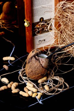 Plastik pipetli hindistan cevizi suyu