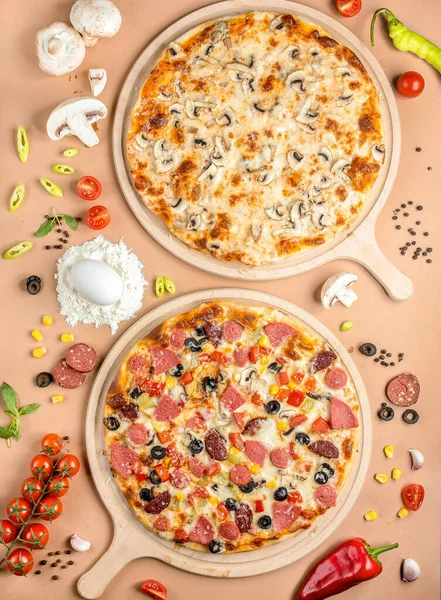 Două Pizza Masă — Fotografie, imagine de stoc