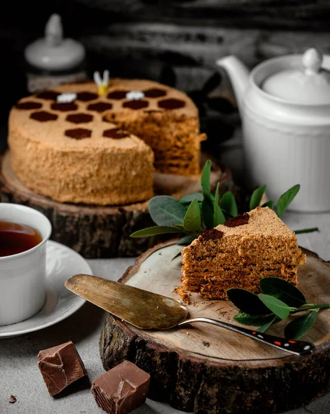 Медовый Торт Кофе Столе — стоковое фото