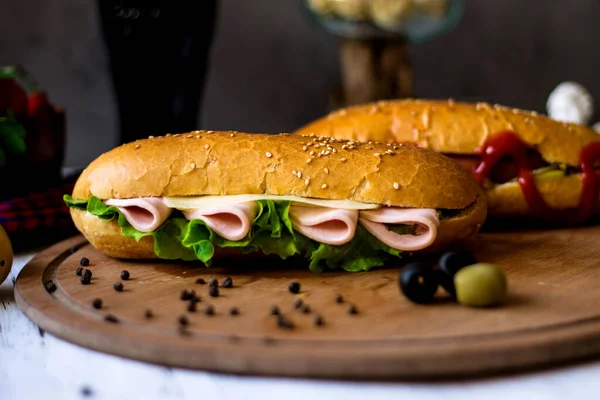 Sandwich Dengan Ham Dan Herbal — Stok Foto