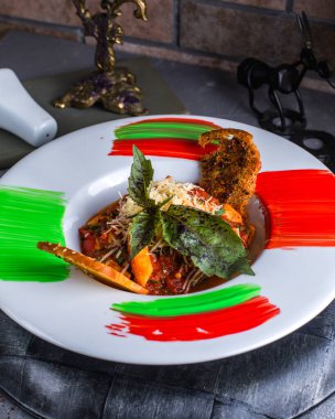 Masada etli makarna.