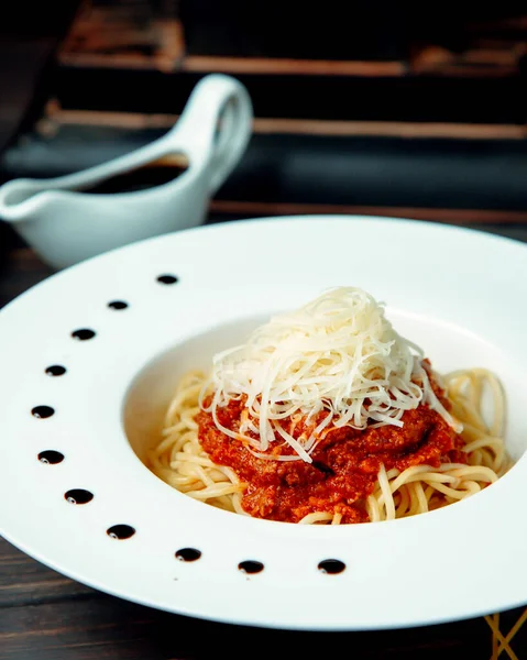 Спагетти Болоньезе Столе — стоковое фото