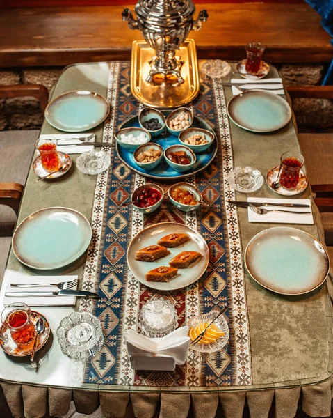 Installation Thé Dans Style Azerbaijani Traditionnel Avec Confiture Bonbons Thé — Photo