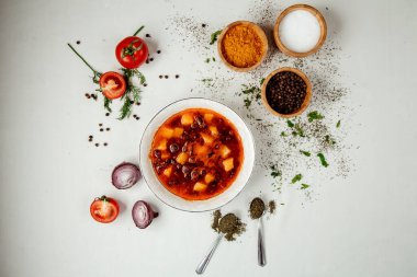 Masada kırmızı sebze çorbası