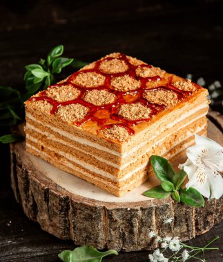 Kremalı Medovik kenar görünümü