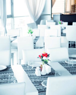 altı kişilik beyaz masa