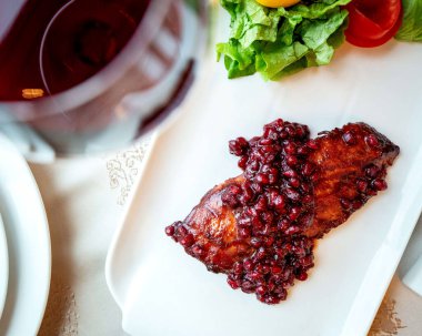 Nar soslu kızarmış tavuk.