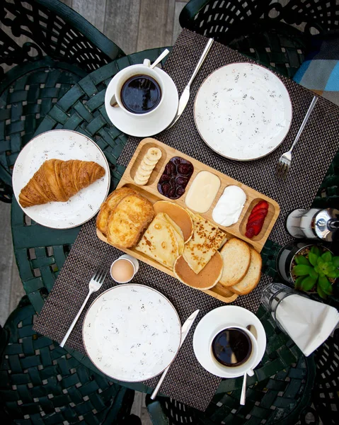 Desayuno Con Cruasanes Panqueques — Foto de Stock