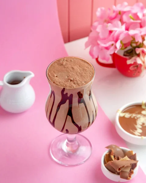 Vista Lateral Batido Chocolate Con Leche Crema Chocolate Mesa — Foto de Stock