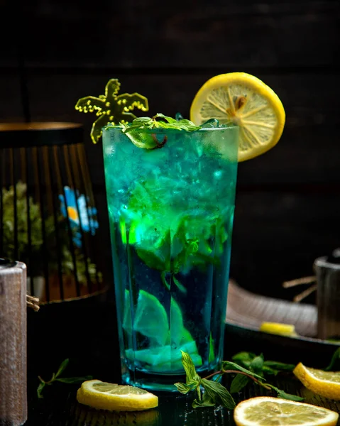 Groene Ijscocktail Tafel — Stockfoto