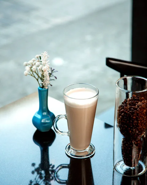 Tasse Heißen Latte Mit Schaum — Stockfoto