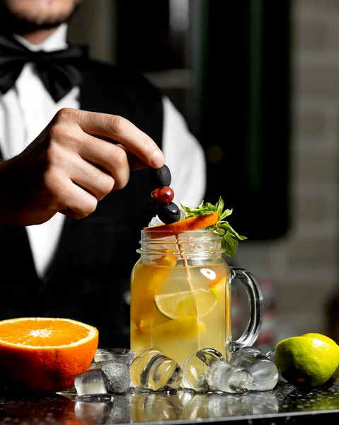 Helado Limón Con Frutas — Foto de Stock